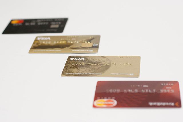 海外旅行保険が付いているおすすめクレジットカード2選+1をご紹介！